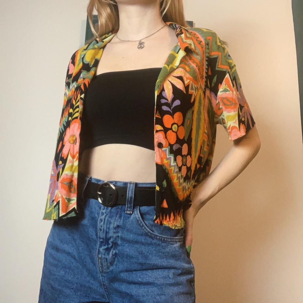 🌼Abstract Retro Button Up🌼
